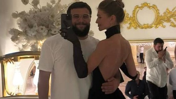 Он в клубе, она — в аэропорту: Navai и Анастасия Миронова расстались