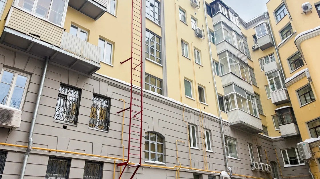 В центре столицы прошли работы по капитальному ремонту исторического жилого дома, возведенного в 1939 году
