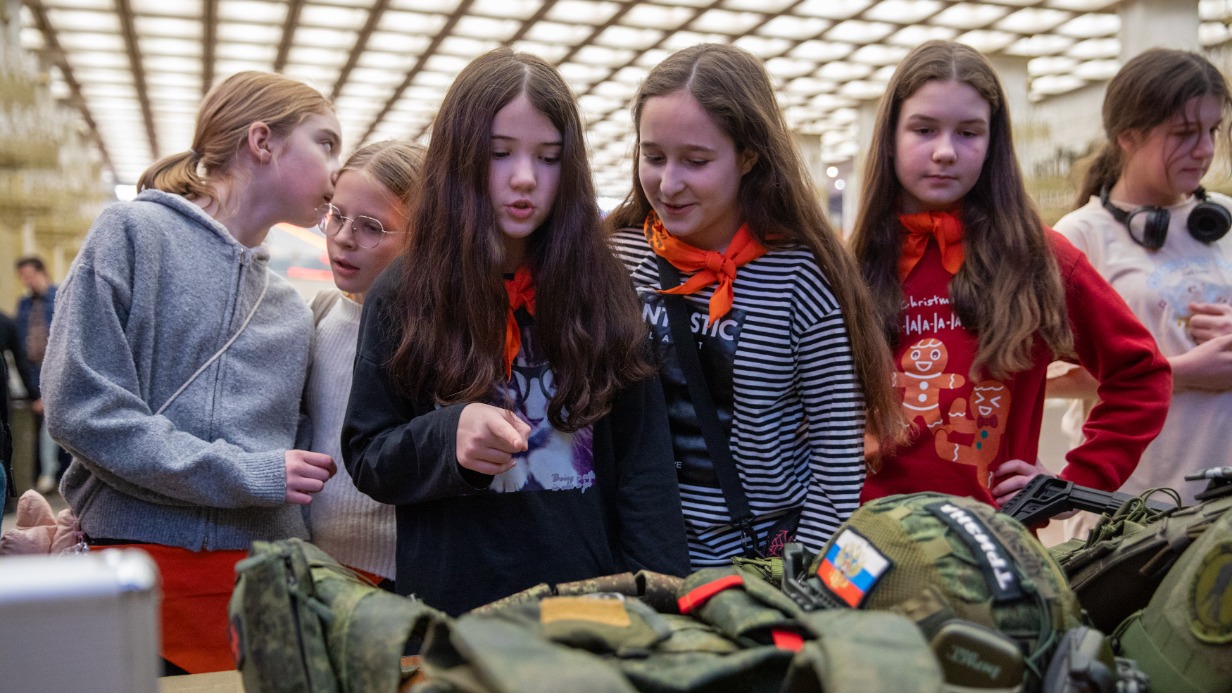 Более 300 юных москвичей начали каникулы в клубе «Каникулы в Музее Победы»