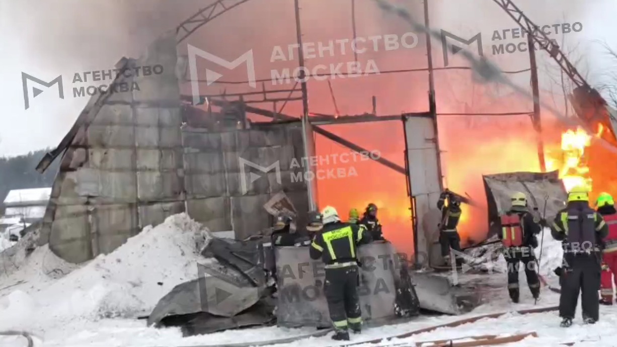 Пожар в ангаре на северо-западе Москвы локализован