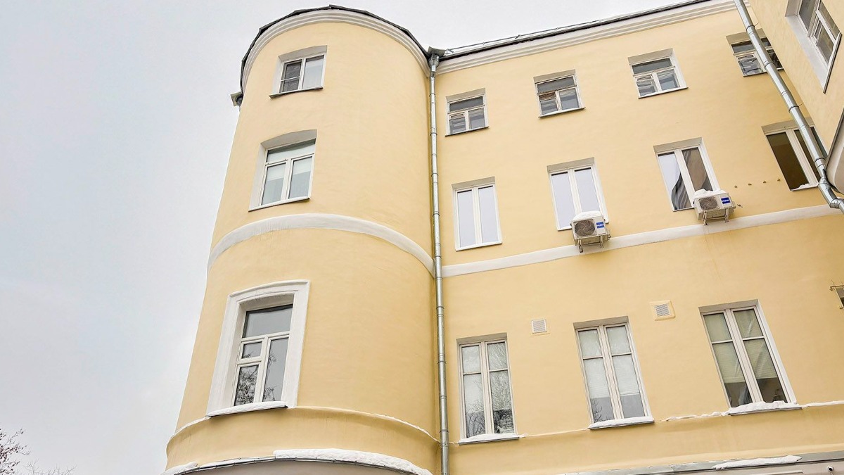 Фасады восьми домов с ризалитами отреставрировали в Москве