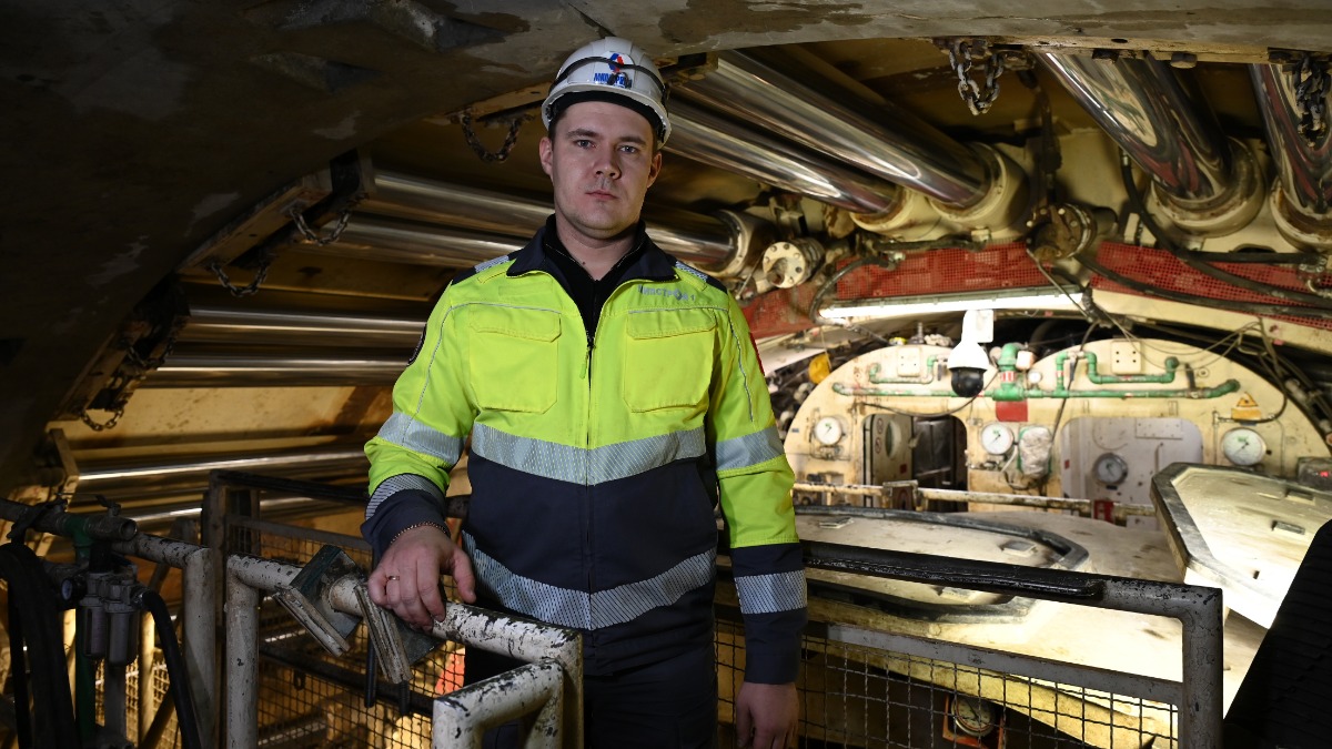 Главный механик Вячеслав Мартышкин участвует в строительстве станции «Серебряный Бор»