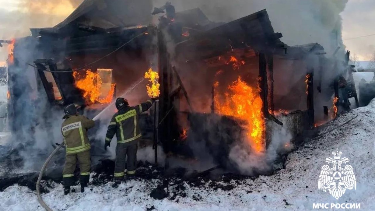 Годовалый ребенок погиб при пожаре в Подмосковье, двое детей спаслись