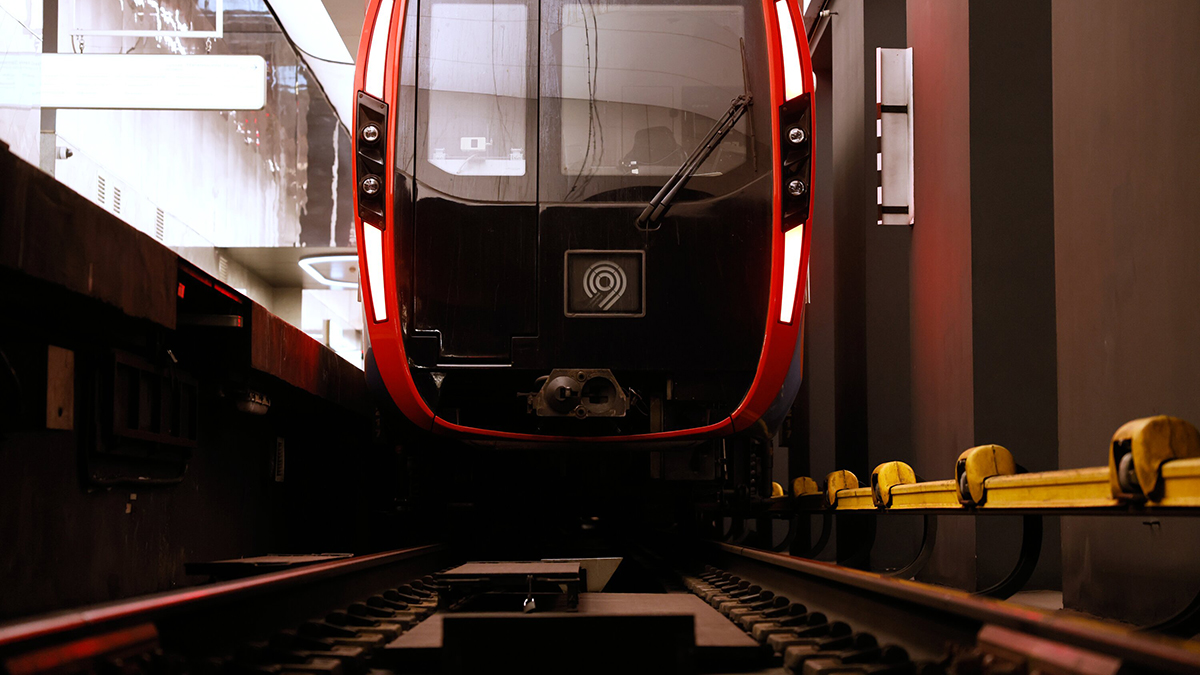 МК: Мужчина погиб в результате падения на рельсы на станции московского метро