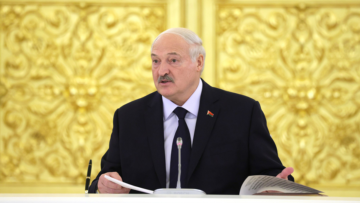 «Красавица»: Лукашенко подарили корову, которая в июле должна отелиться