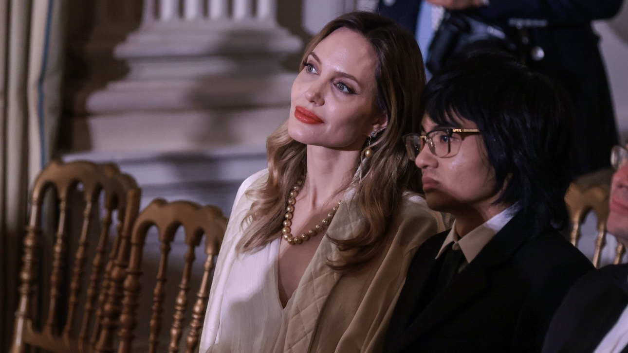 People: Сын Брэда Питта отказался от его фамилии