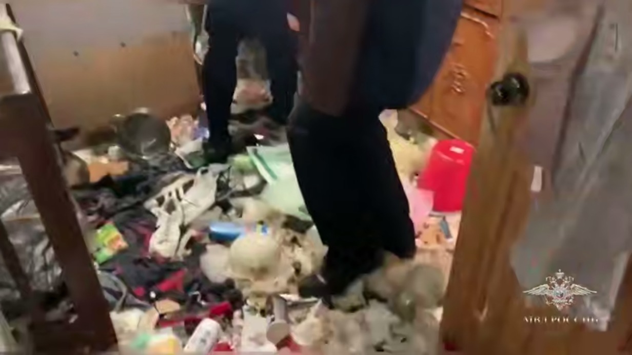 Полиция в Красноярске спасла трехлетнего ребенка, оставленного дома одного