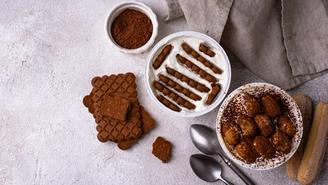 Трендовый десерт из йогурта и печенья, покоривший Сеть: как приготовить полезную версию