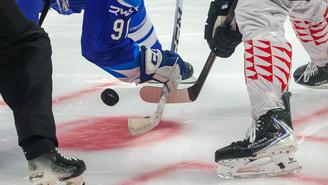 Легендарный канадский хоккеист Эспозито назвал позором отсутствие сборной РФ на ОИ