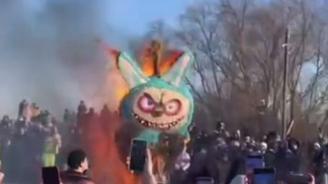 Огромного Лабубу сожгли на Масленице в Липецкой области