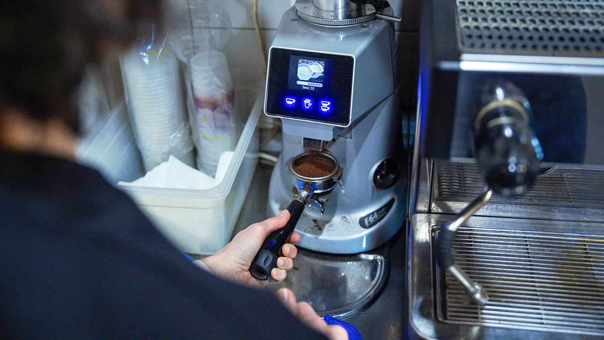 Бариста в Ставрополе подливал яд в кофе военных