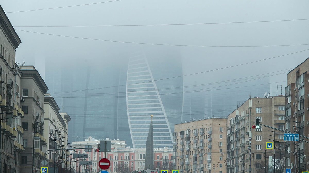 МЧС предупредило о сильном тумане в Москве и Подмосковье