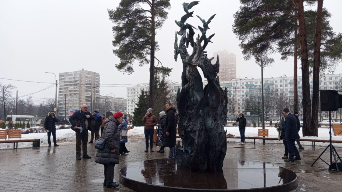 Памятник погибшим от коронавируса 