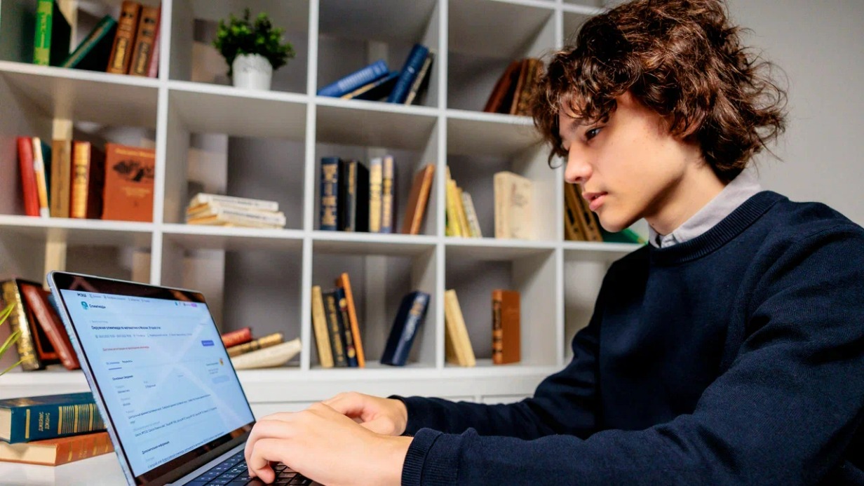 В «Московской электронной школе» запустили ИИ-репетитор для подготовки к ЕГЭ