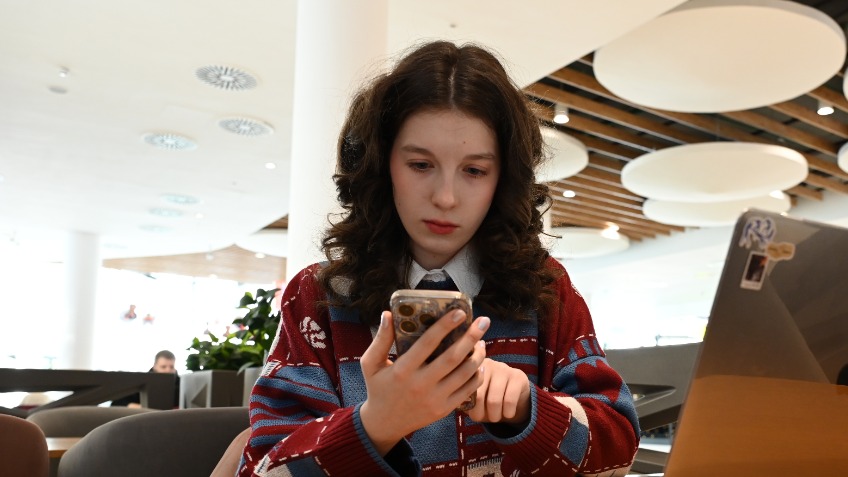 Студентка Елизавета Степанова регулярно пользуется мессенджерами