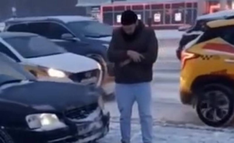 В Москве оштрафовали водителя, который решил помолиться посреди дороги