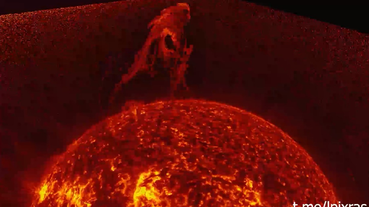 Солнце выбросило гигантский протуберанец размером около миллиона километров