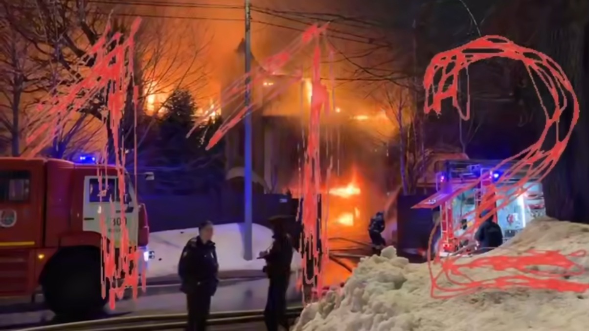 СМИ: Площадь пожара в Южном Бутове превысила 200 квадратных метров