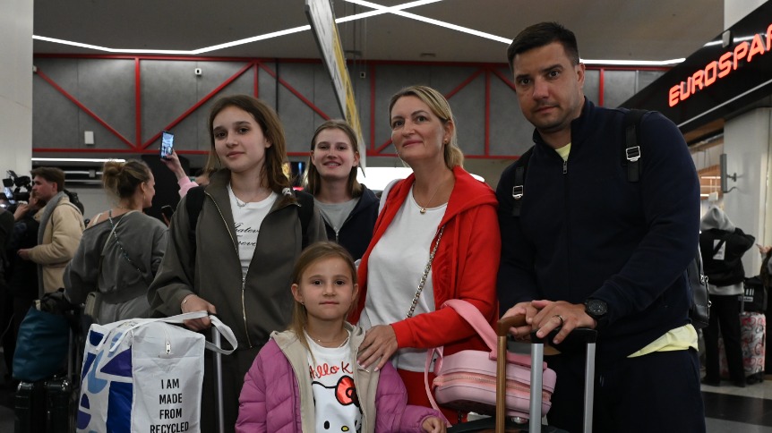 Семья Баевых в аэропорту Шереметьево