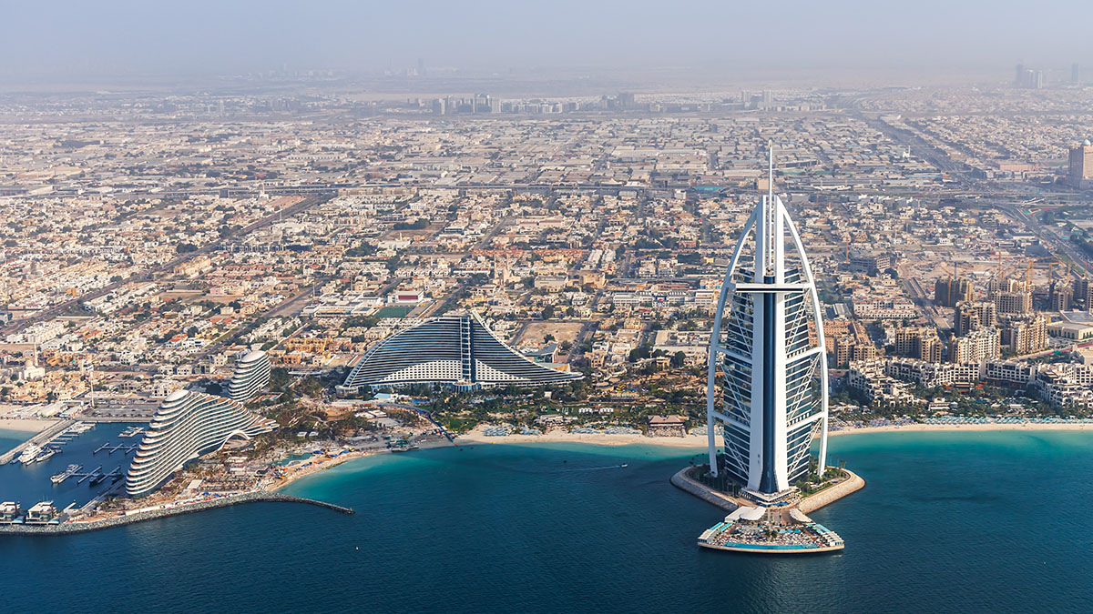 Международный аэропорт Дубая временно приостановил работу