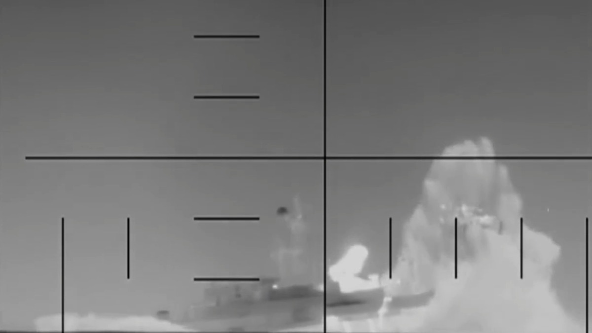 Пентагон опубликовал кадры торпедного удара США по кораблю Ирана