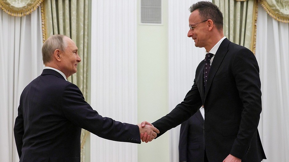 Путин принял в Кремле главу МИД Венгрии Сийярто