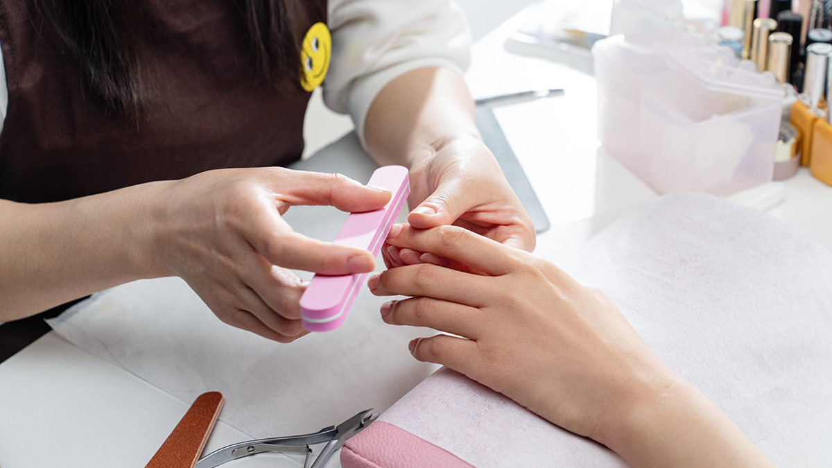 Как вернуть деньги за маникюр: куда обращаться, можно ли вернуть полностью