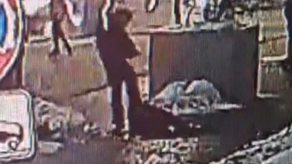 Видео с моментом убийства мужчины у метро «Сокол» в Москве появилось в Сети