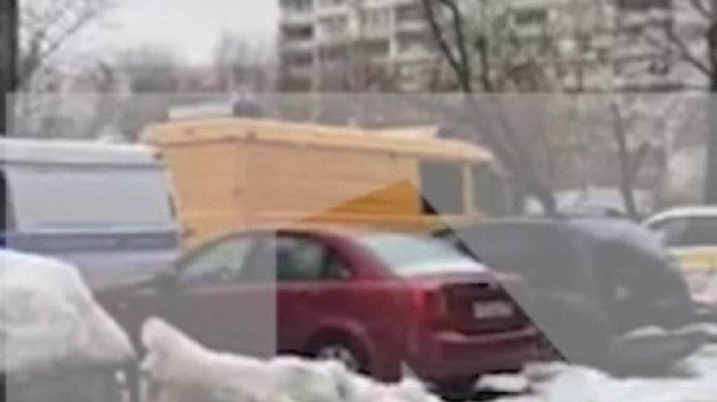 Подозрительный предмет нашли у дома на юге Москвы, территорию оцепили