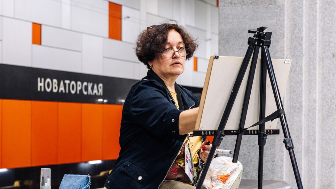 Художница проекта Ольга Качановская на «Новаторской»