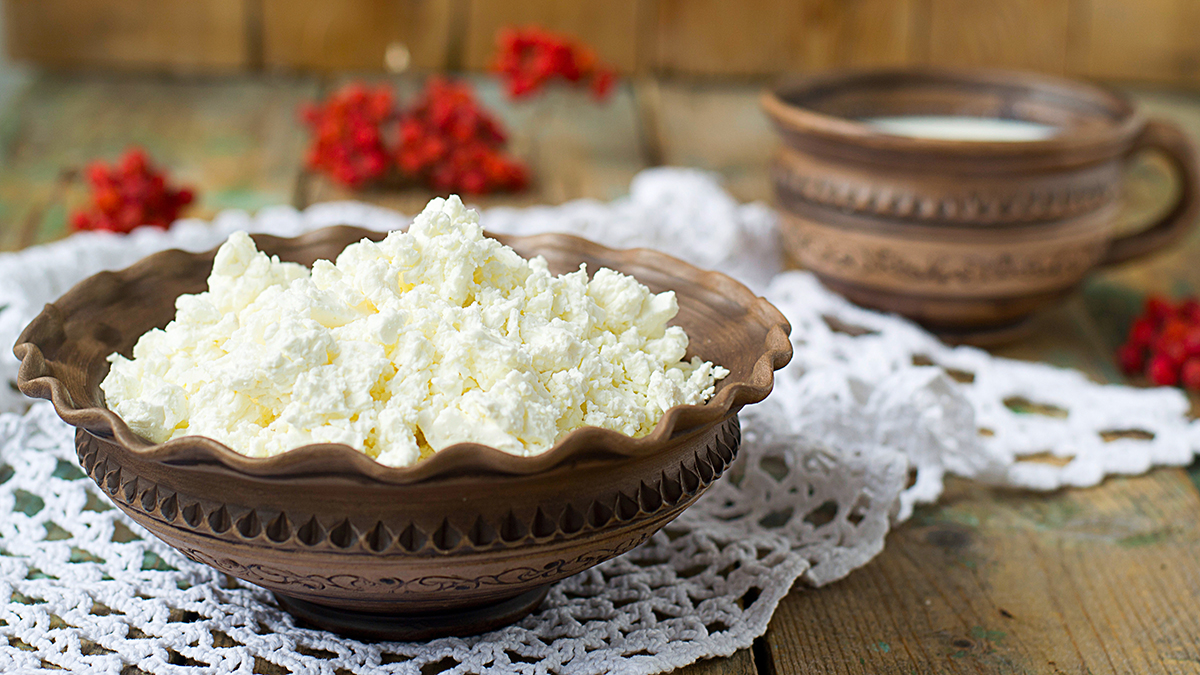 В твороге нашли альбендазола сульфон: что это такое, чем опасен