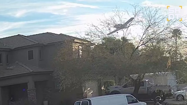 Самолет упал на жилой дом в американском городе Финикс, пострадали минимум трое