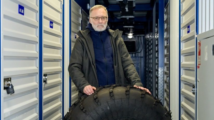 Склад фонда Сергея Михеева: запчасти для вездеходов, дроны, амуниция скоро отправятся в зону СВО