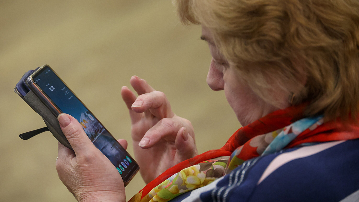 Как не заразить телефон вирусом