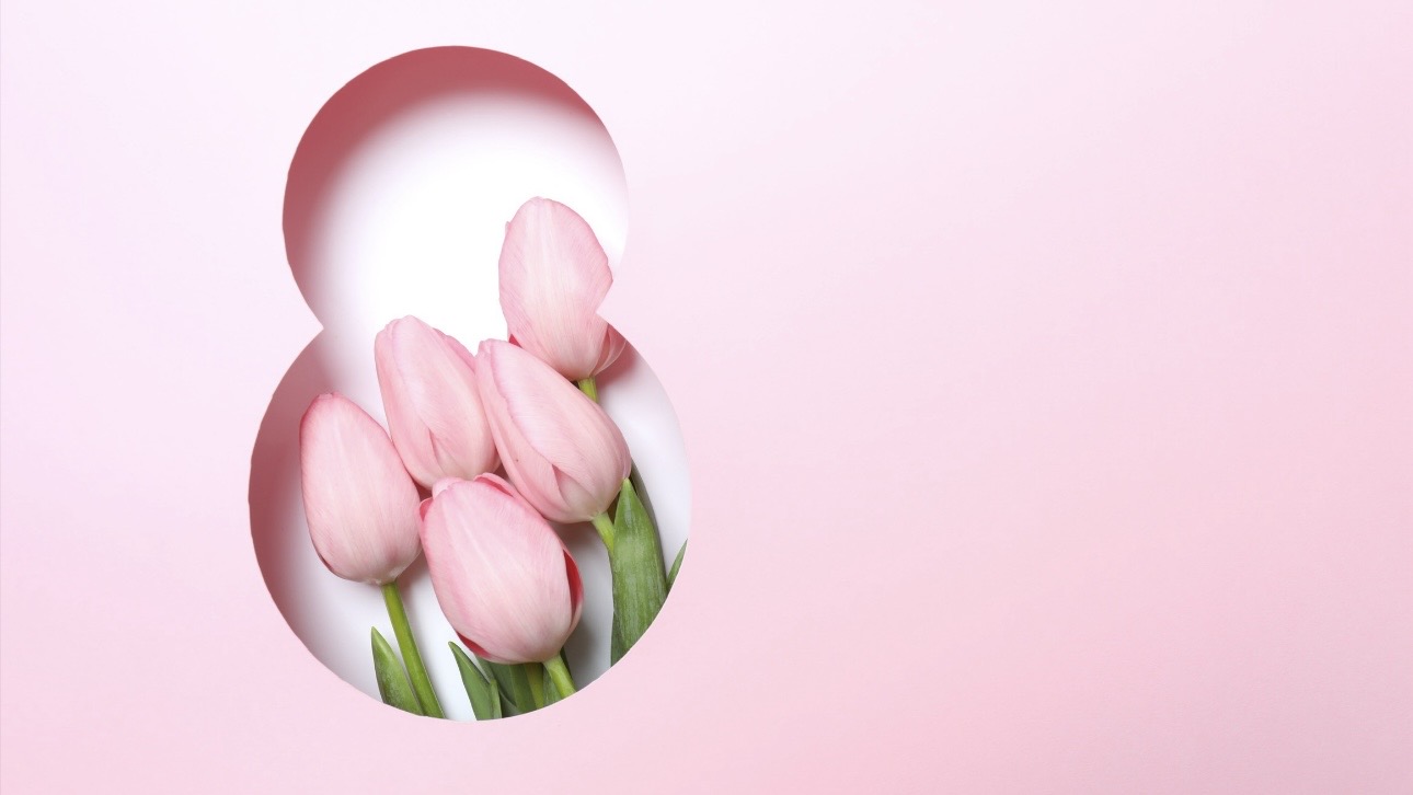 Поздравления женщинам с 8 Марта в прозе: для коллег, знакомых и самых близких