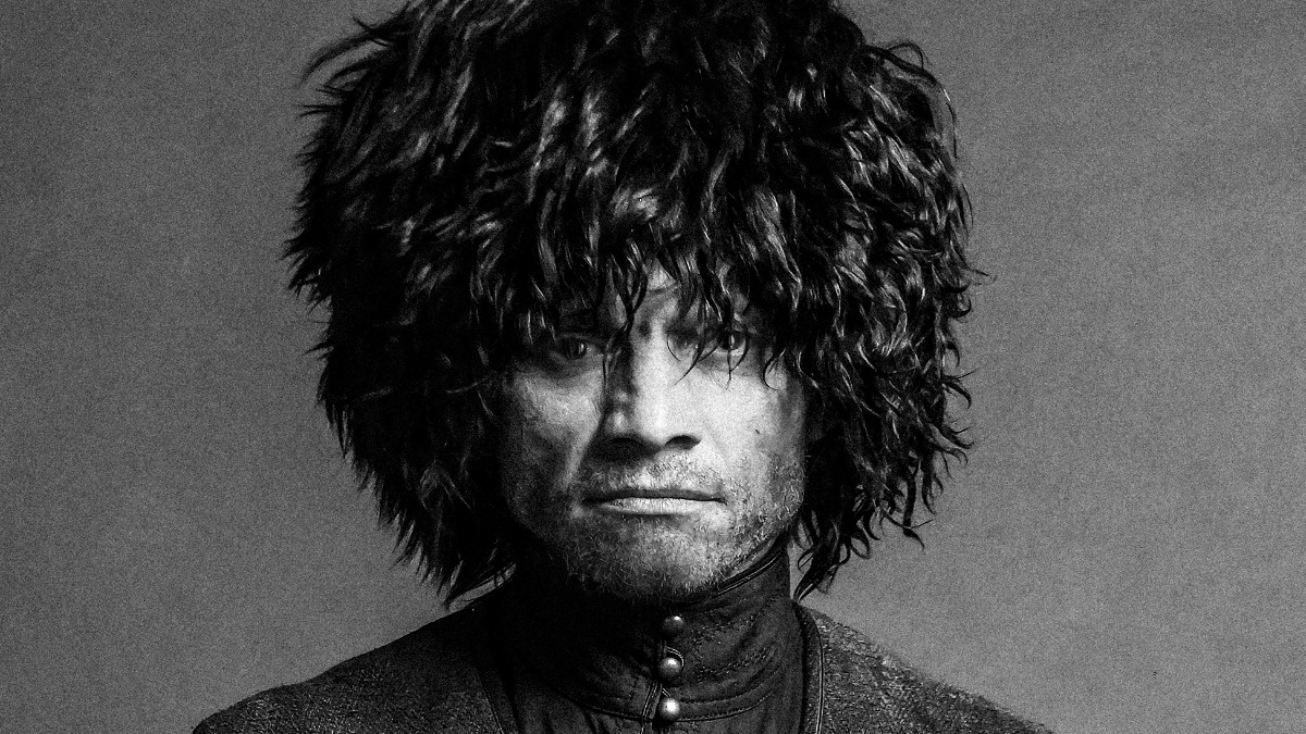 Евгений Ткачук выглядит необычно в роли шотландского короля Макбета. Особенно в папахе