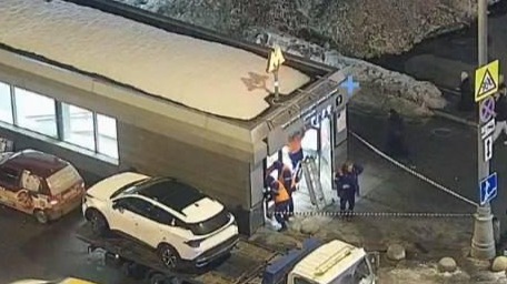 Наземный вестибюль «Пражской» начали ремонтировать после ДТП