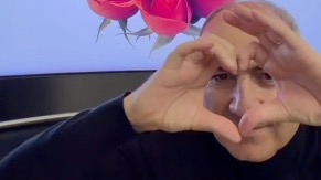 Премьер-министр Армении Пашинян поздравил женщин с 8 Марта под песню Пугачевой