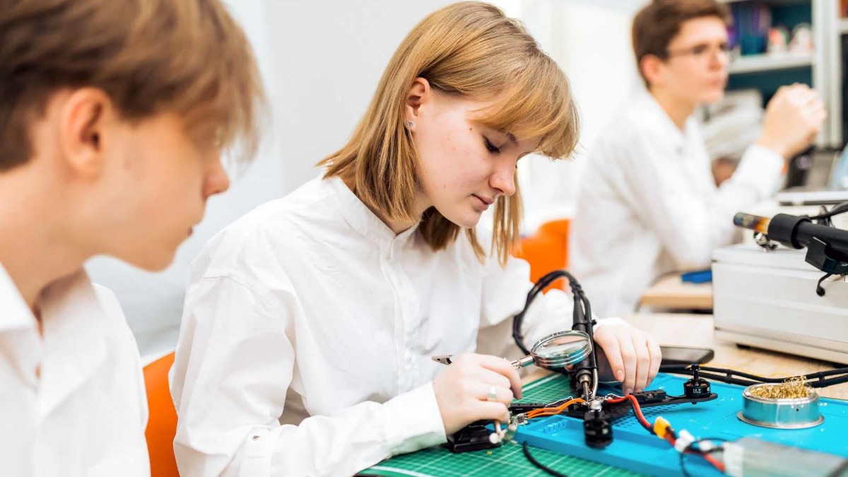 Собянин: Инженерные классы открыты уже в 207 школах Москвы