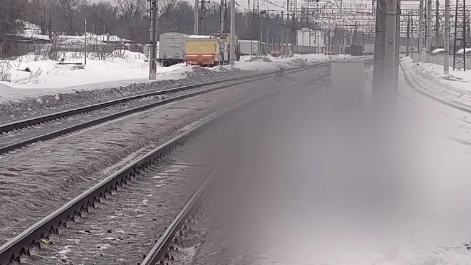 Электричка сбила насмерть двух человек на ж/д путях в Подмосковье