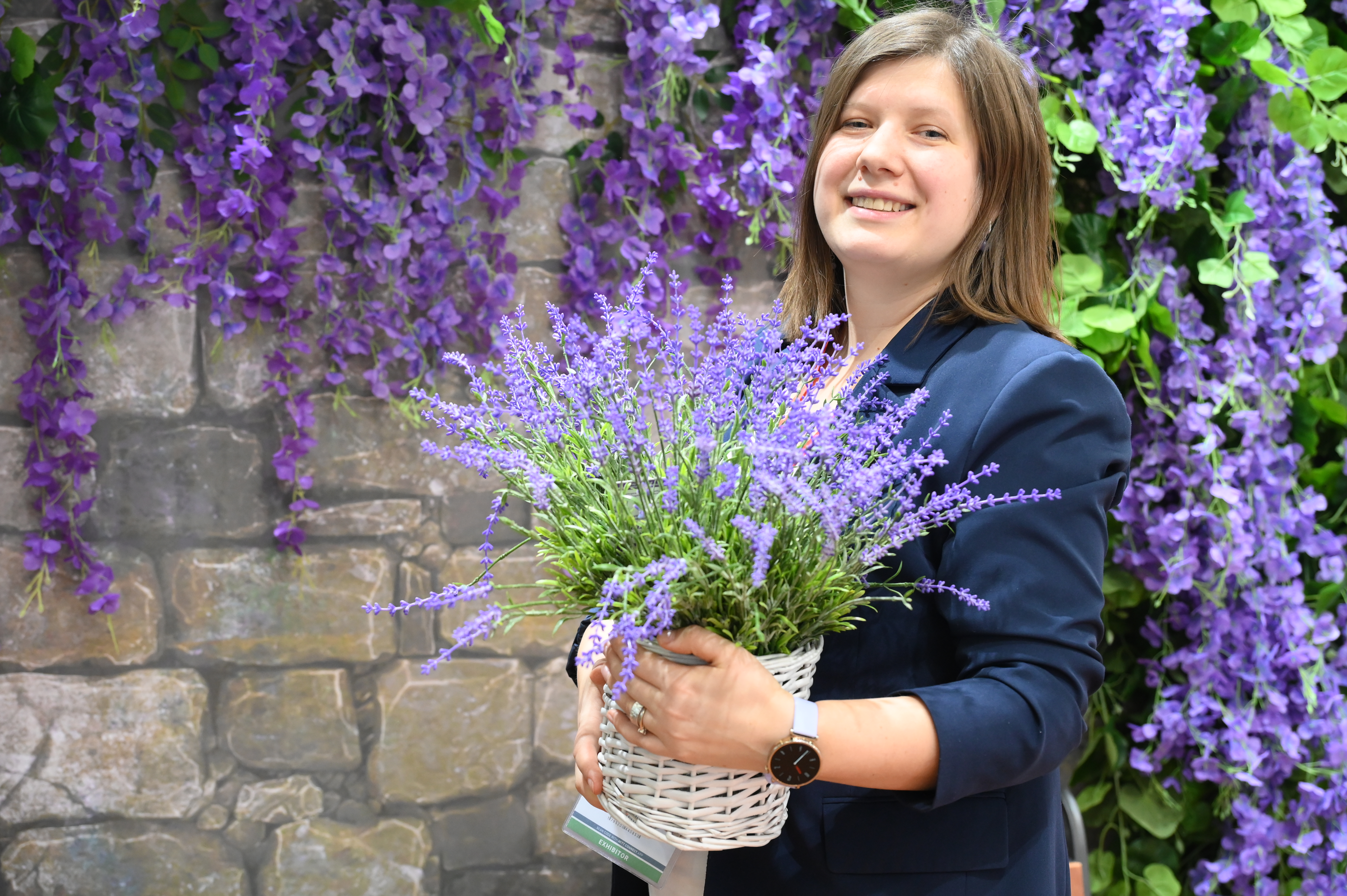 Представитель агрофирмы из Республики Крым Татьяна Федорова рассказывает на 32-й Международной выставке туризма и индустрии гостеприимства об уникальных лавандовых полях, которые привлекают отдыхающих со всей страны