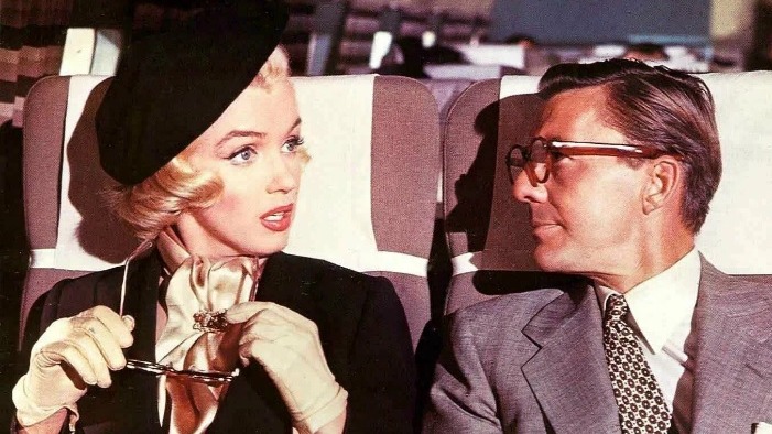 Кадр из фильма «Как выйти замуж за миллионера»: Мэрилин Монро в роли Полы Дебевуаз и Дэвид Уэйн в роли миллионера Фредди Денмарка