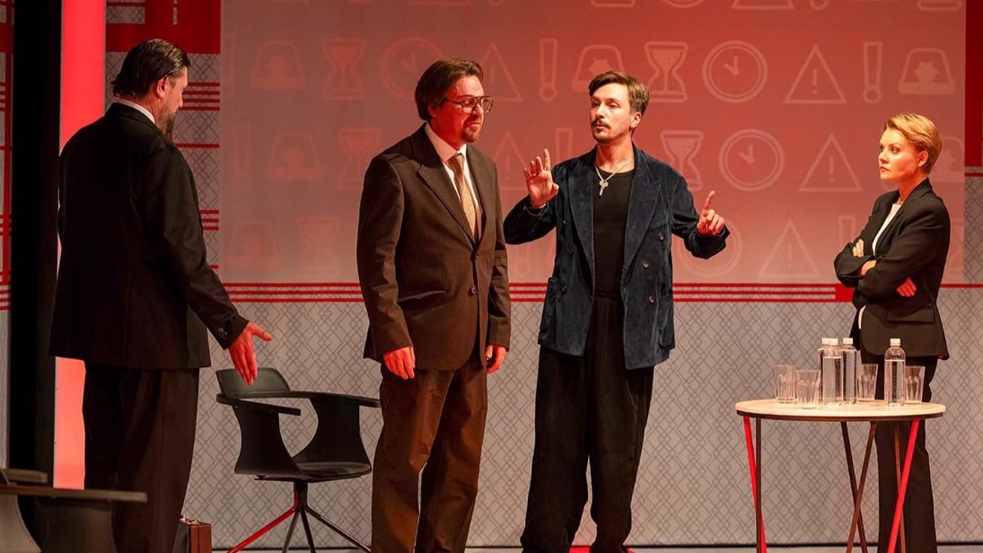 В «Мосфото» опубликовали кадры спектакля Театра сатиры «Метод Гренхольма»