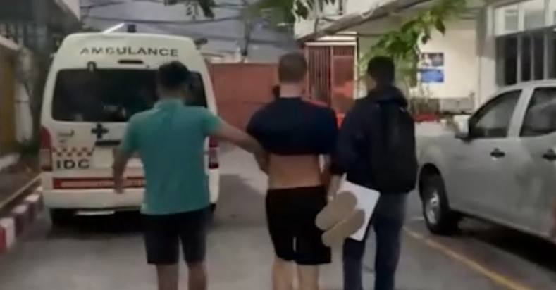 Мужчину, вымогавшего деньги у бизнесмена, депортировали из Таиланда в Москву