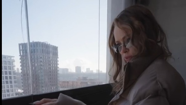 «А какой вид, какие окна»: Самбурская показала квартиру за 80 миллионов рублей