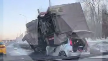 СМИ: Два человека пострадали в аварии на юго-востоке Москвы