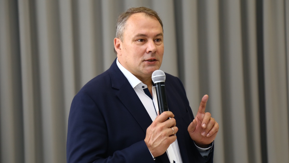 «Важно помнить имена героев»: Петр Толстой поддержал благоустройство сквера Авдеева в Люблино