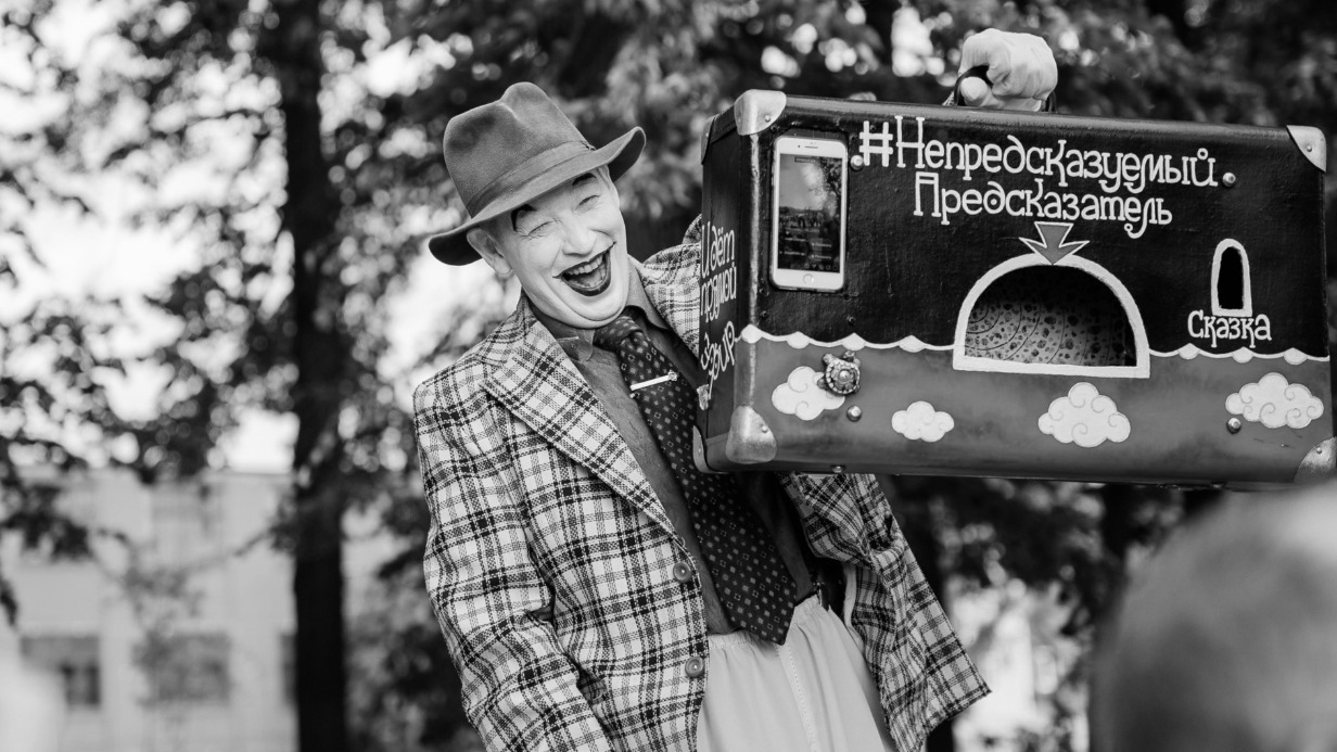 Известный уличный артист «Непредсказуемый предсказатель» покончил с собой