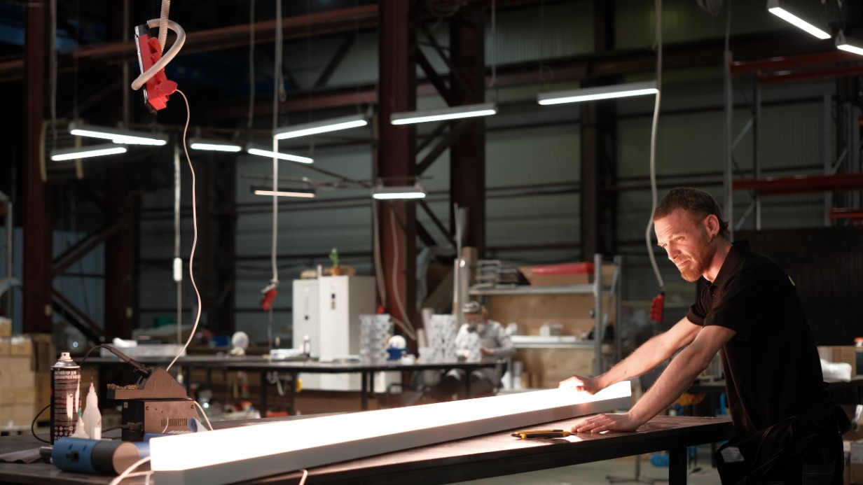 Московская компания увеличила выпуск светильников благодаря федеральному проекту