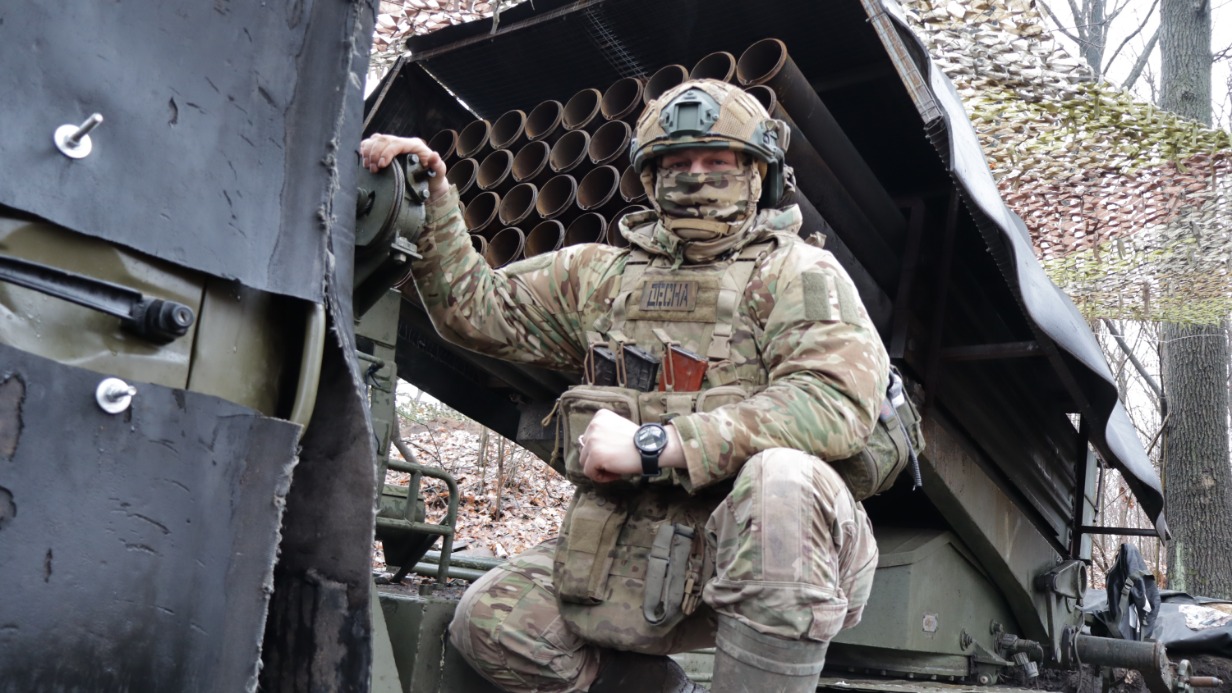 Командир боевой машины РСЗО «Град» с позывным «Десна» вместе со своим подразделением выполняет задачи на добропольском направлении в составе группировки войск «Центр»